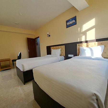 Snow White Retreat Hotel And Restaurant Ґанґток Екстер'єр фото