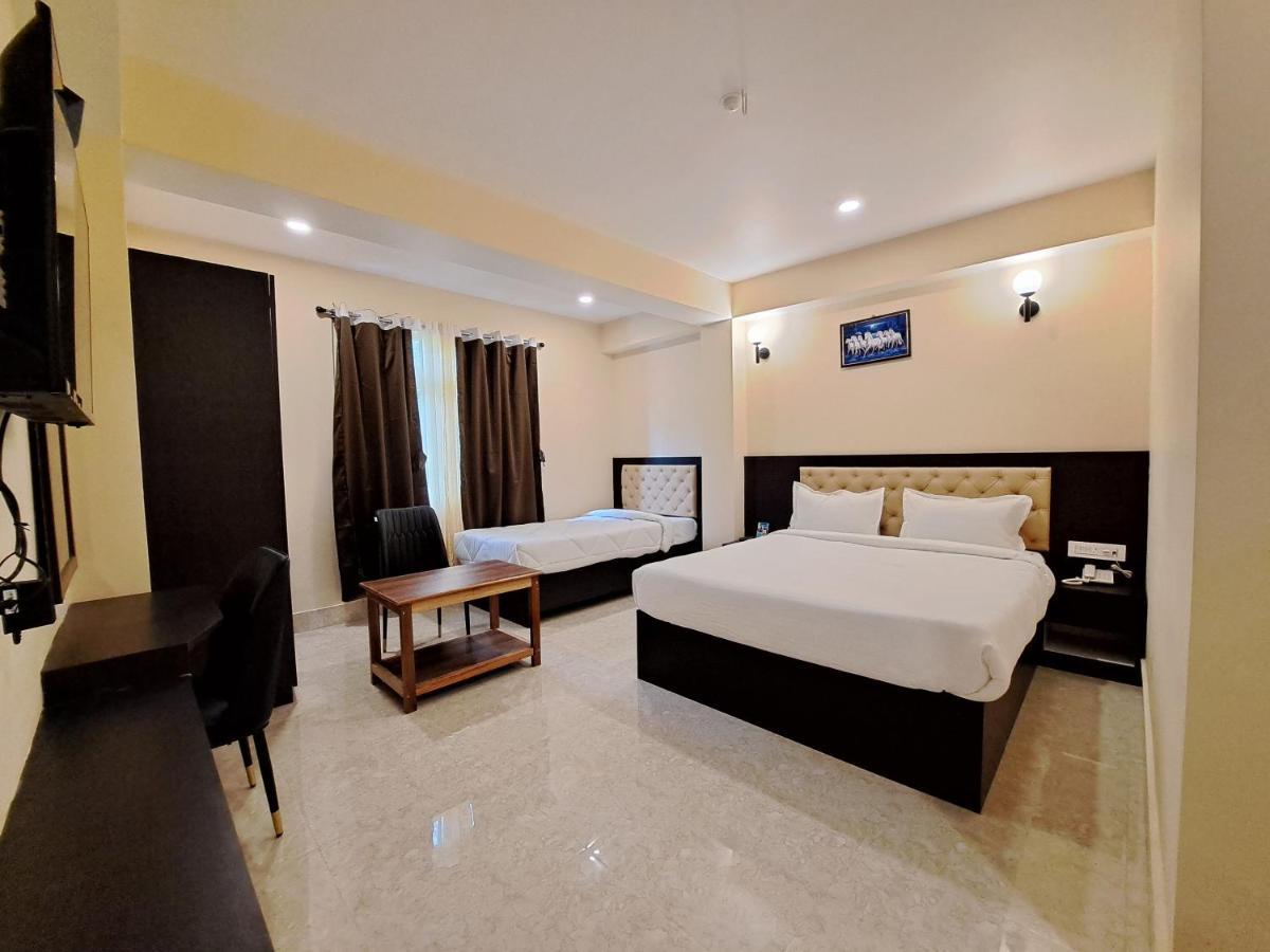 Snow White Retreat Hotel And Restaurant Ґанґток Екстер'єр фото