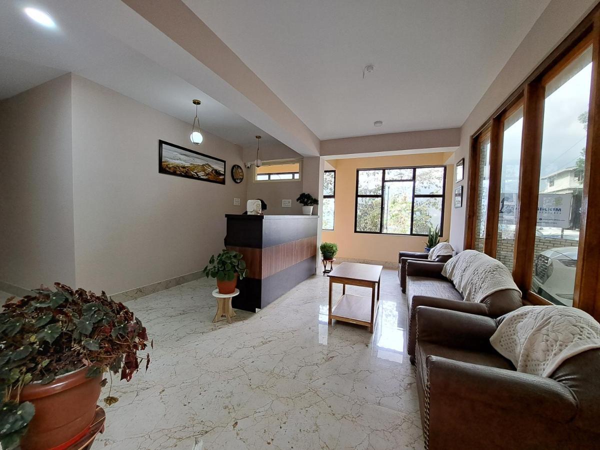 Snow White Retreat Hotel And Restaurant Ґанґток Екстер'єр фото