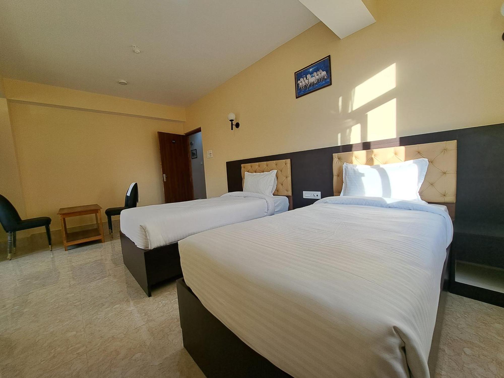 Snow White Retreat Hotel And Restaurant Ґанґток Екстер'єр фото