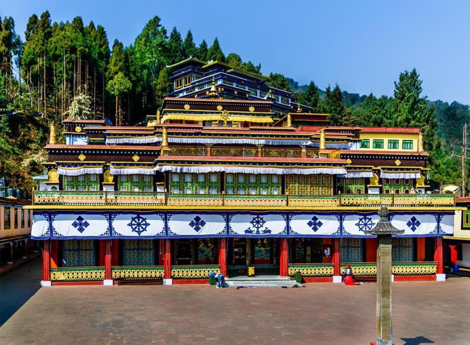Snow White Retreat Hotel And Restaurant Ґанґток Екстер'єр фото